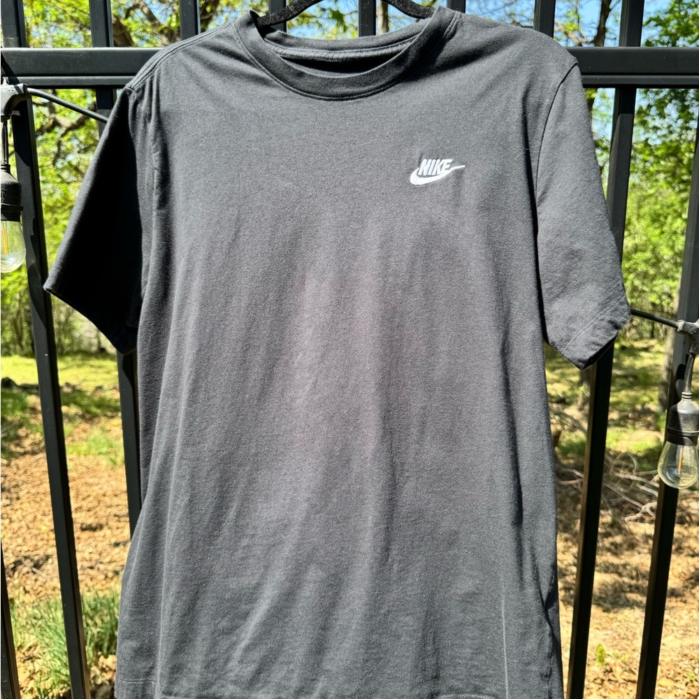 Nike Embroidered Logo Black Large Tshirt